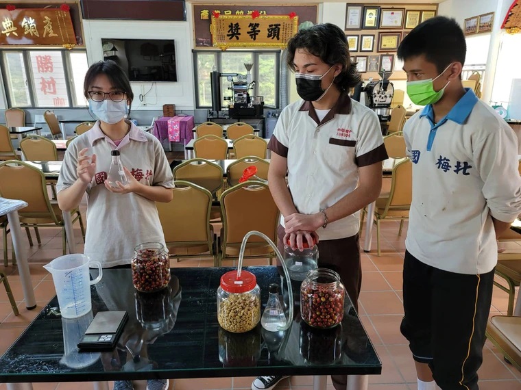 國中生太強！研發猴涎、酒麴等酵母助咖啡發酵　邀產官學辦發表會