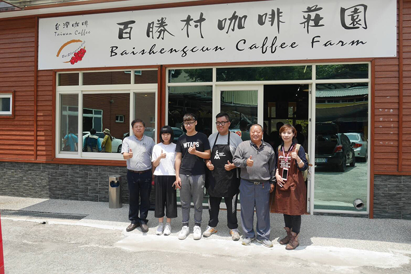 [ 賀糯米橋休閒農業區 百勝村咖啡莊園少東 蘇晉寬先生 通過美國CQI咖啡品質鑑定師 ]